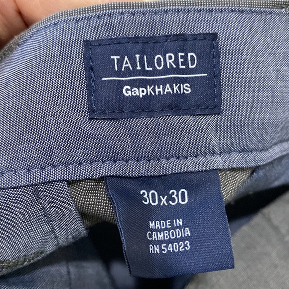 Mens Dark Gray Tailored Gap Khakis Relaxed Fit Sz 30x30 - Picture 2 of 3